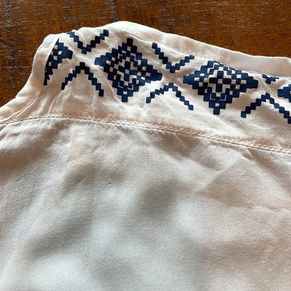 Lorimer NYC Cold Shoulder Blouse - Picture 10 of 10